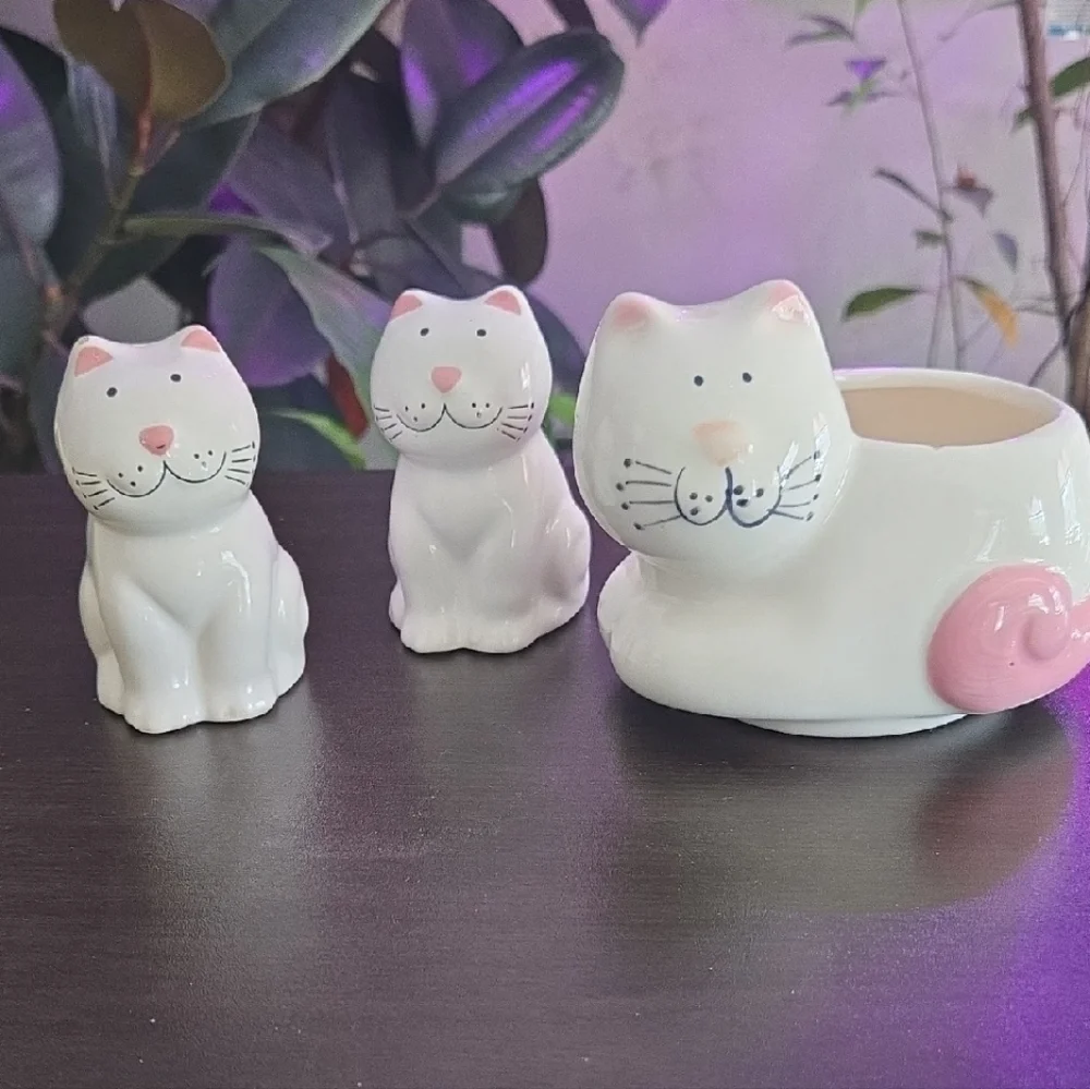 Ceramic Cozy Cats, Salt and pepper shaker and sponge holder.